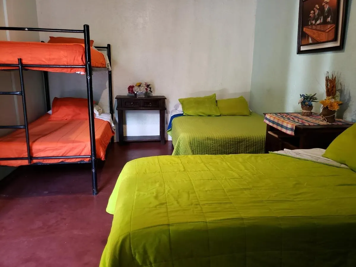 Bed and Breakfast Parrot House Antigua