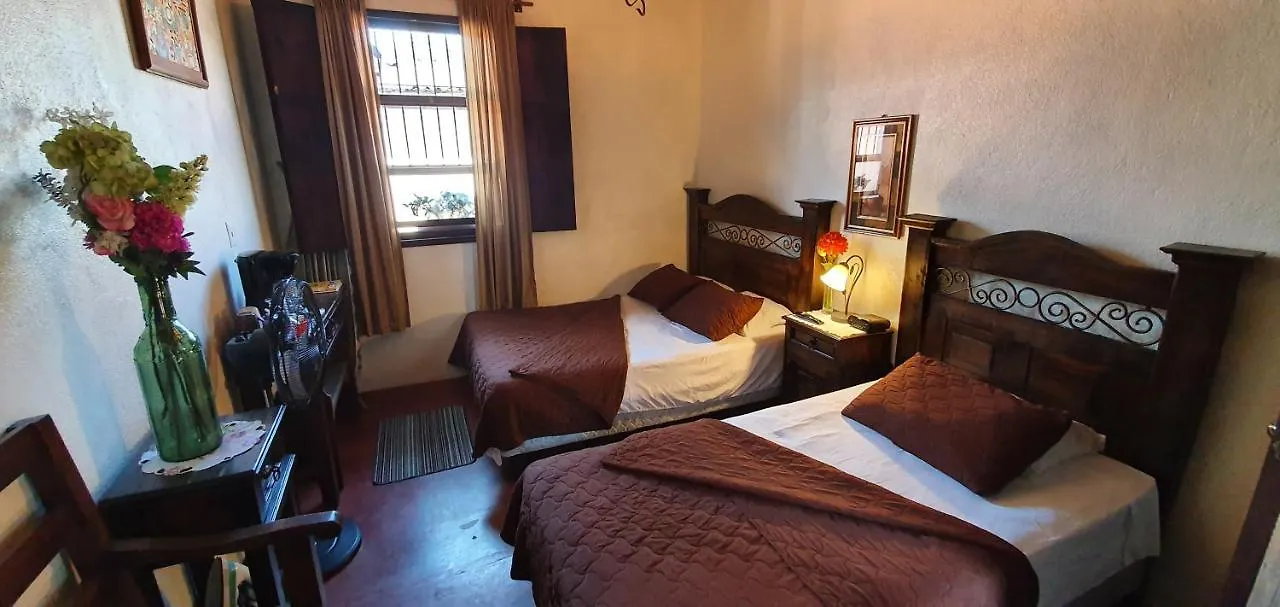 Bed and Breakfast Parrot House Antigua Frühstückspension