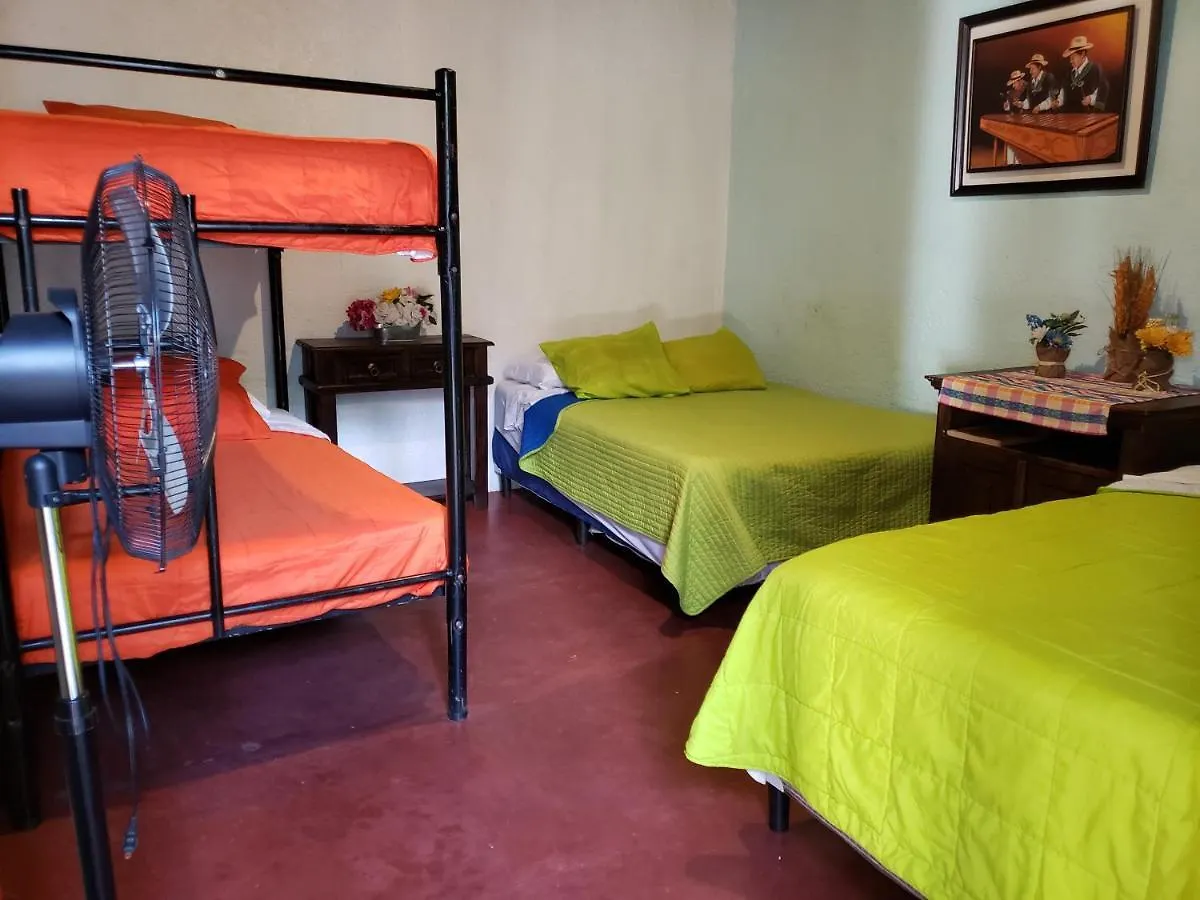 Alojamento de Acomodação e Pequeno-almoço Parrot House Acomodação com café da manhã Antigua